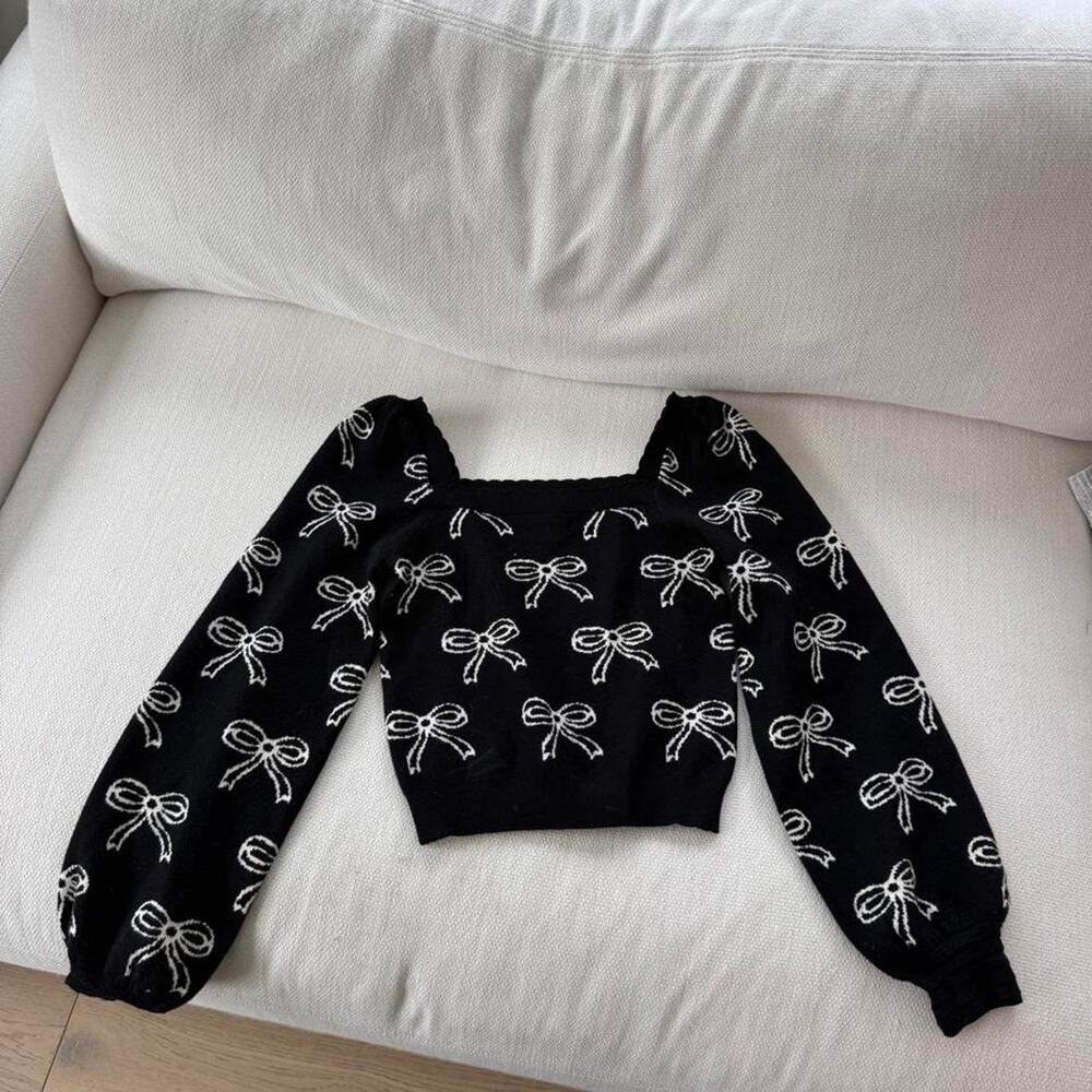 Willow wind black sweater